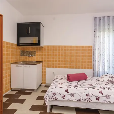 Four-bedroom In Pakoštane