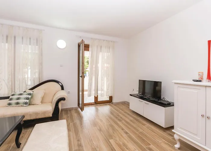 Four-bedroom In Дом отдыха Пакоштане