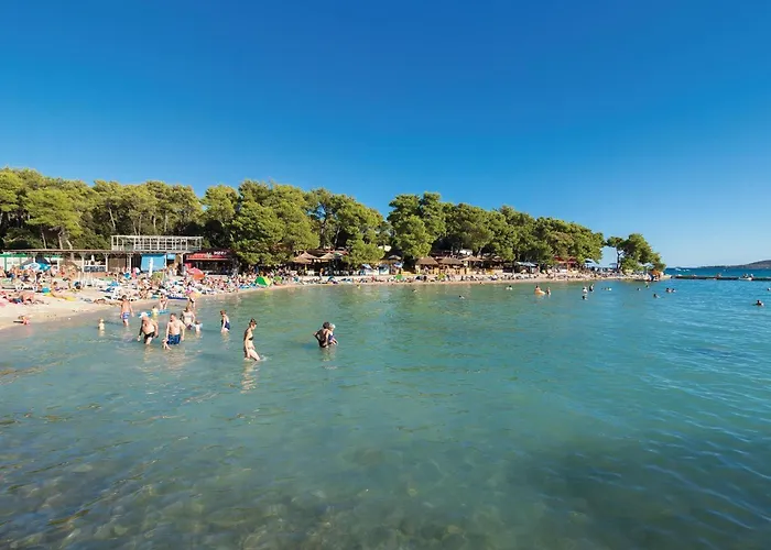 Four-bedroom In Дом отдыха Пакоштане