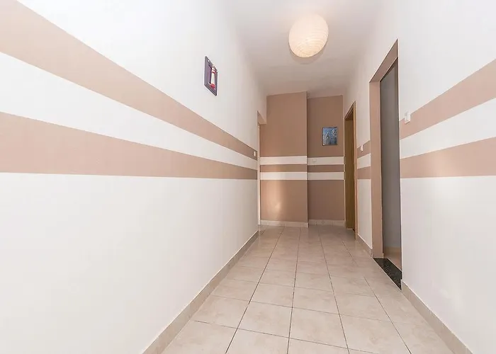 Four-bedroom In Пакоштане