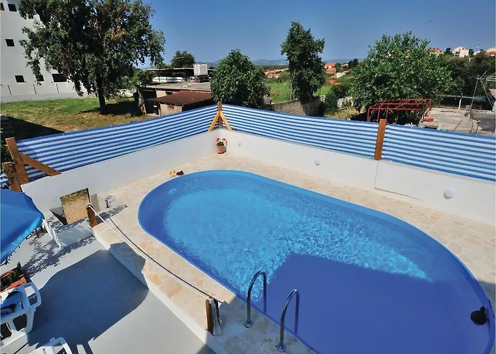 Four-bedroom In Пакоштане