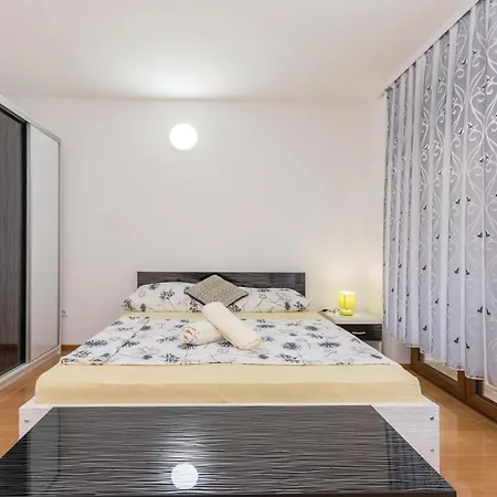 Four-bedroom In Prázdninový dům *