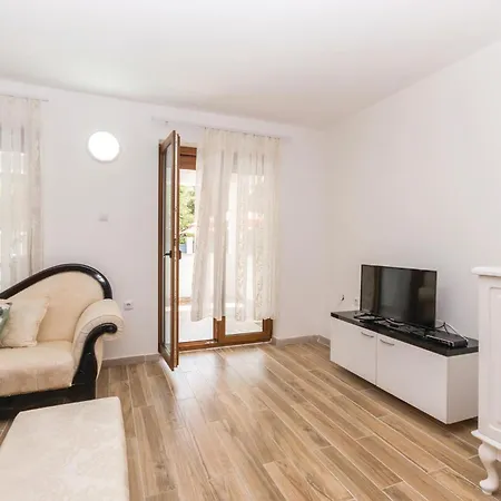 Four-bedroom In Prázdninový dům Pakoštane
