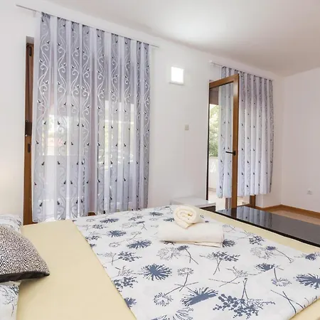 Four-bedroom In Prázdninový dům Pakoštane