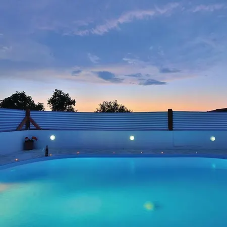 Prázdninový dům Four-bedroom In Pakoštane