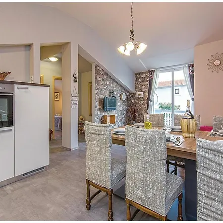 Four-bedroom In Prázdninový dům Pakoštane