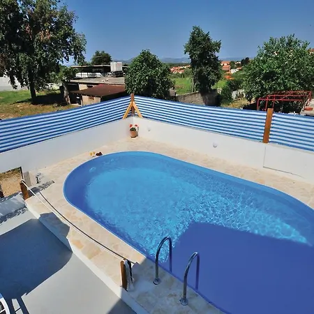 Four-bedroom In Pakoštane