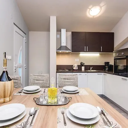 Four-bedroom In Prázdninový dům Pakoštane
