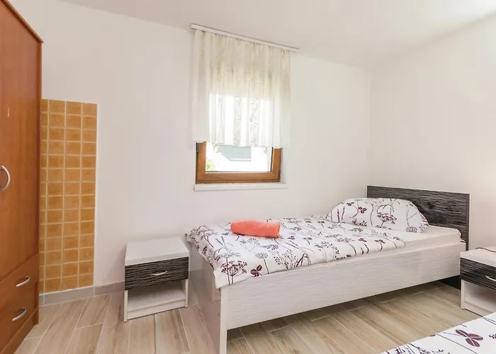 Vikendica Four-bedroom In *