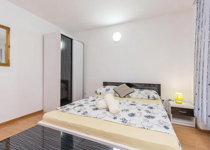 Four-bedroom In Vikendica