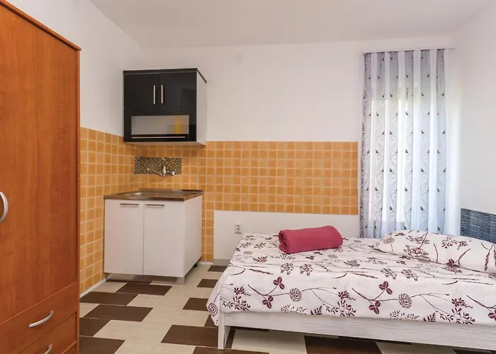 Four-bedroom In Pakoštane