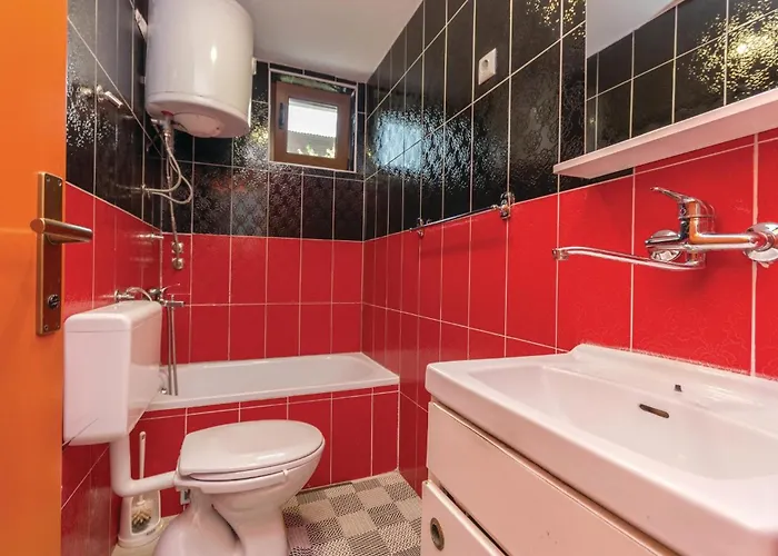 Vikendica Four-bedroom In Pakostane