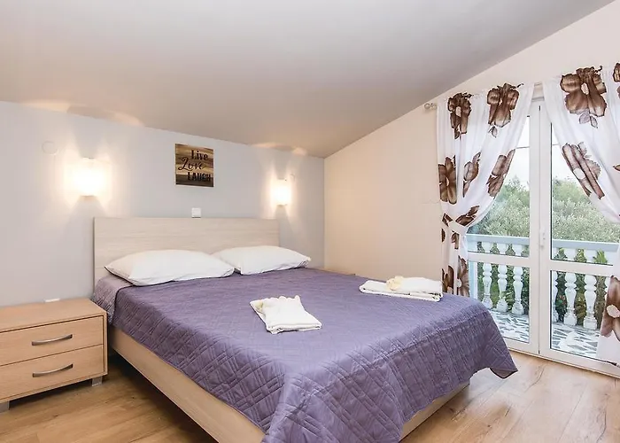 Four-bedroom In Vikendica
