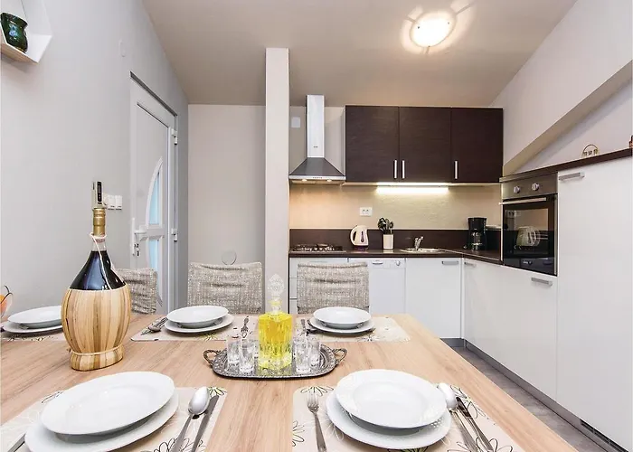 Four-bedroom In Vikendica Pakostane